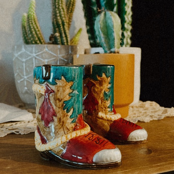 Vintage Handpainted Cowboy Boot S+P Shakers 🤍 - Picture 3 of 6